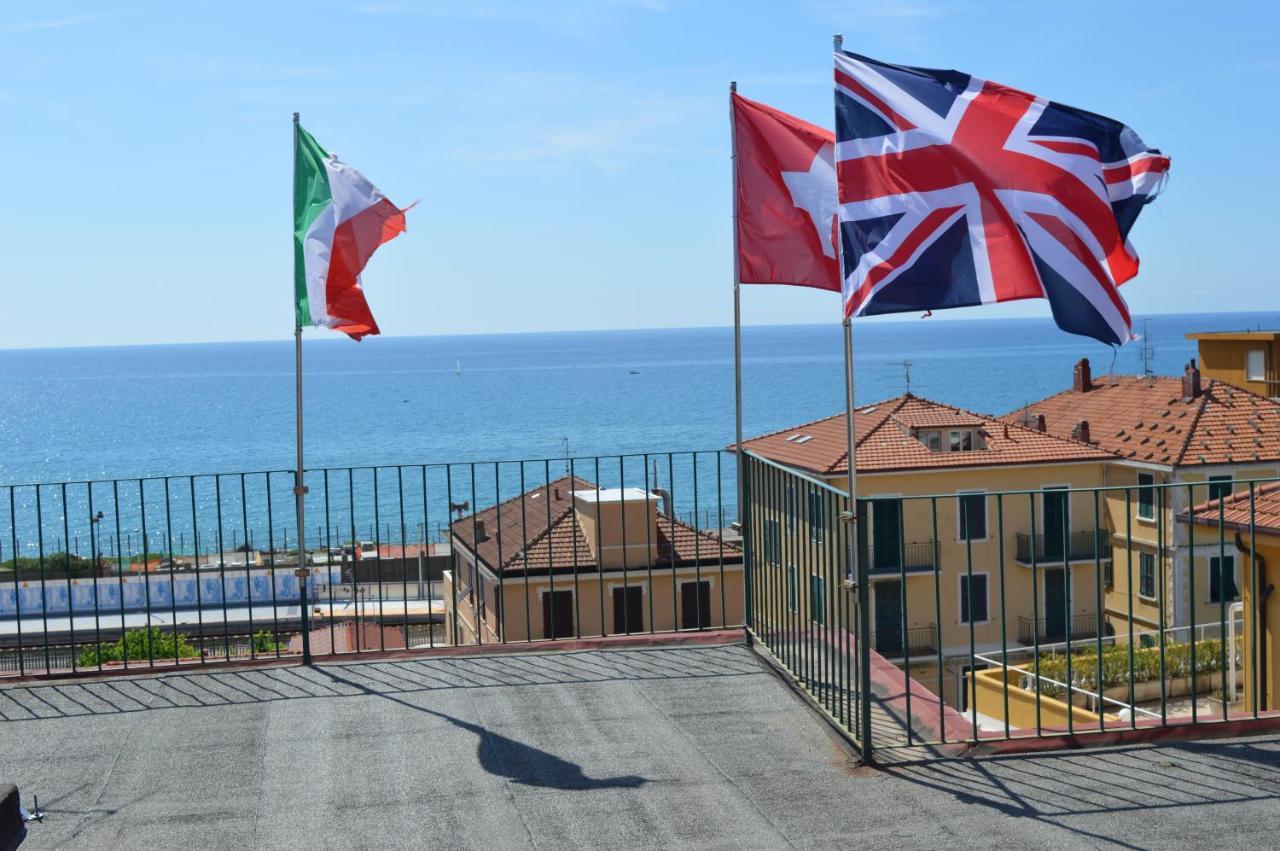Hotel Geppi Pietra Ligure Esterno foto