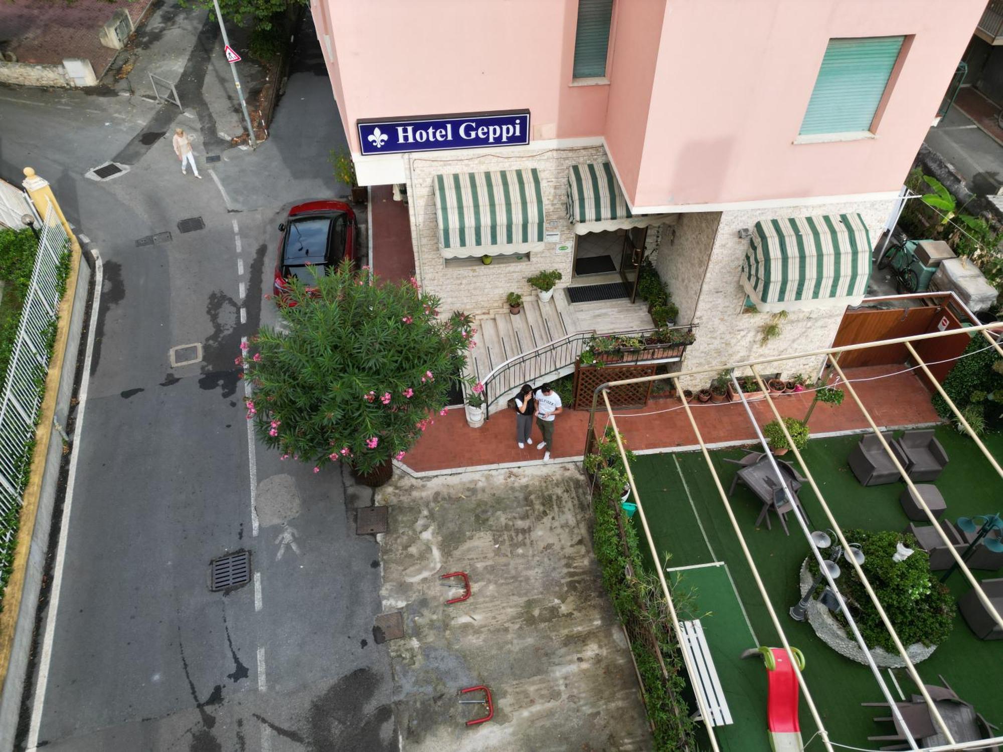 Hotel Geppi Pietra Ligure Esterno foto