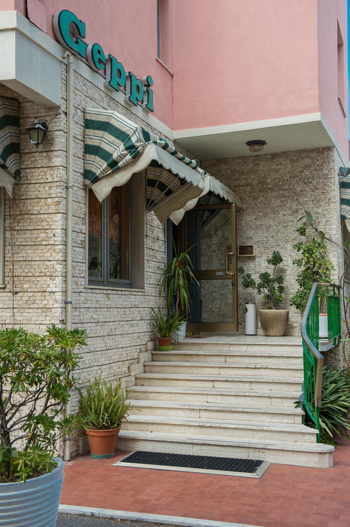 Hotel Geppi Pietra Ligure Esterno foto