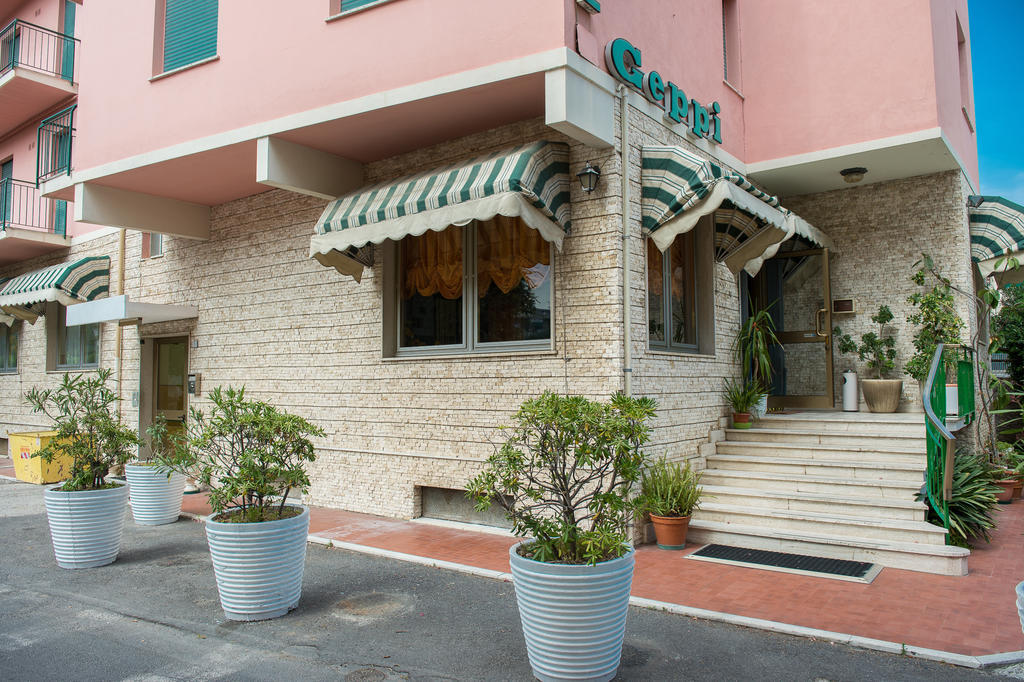 Hotel Geppi Pietra Ligure Esterno foto