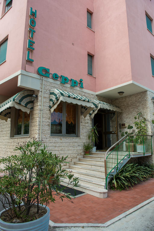 Hotel Geppi Pietra Ligure Esterno foto