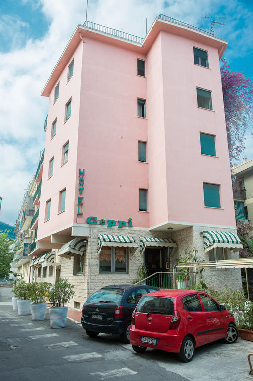 Hotel Geppi Pietra Ligure Esterno foto