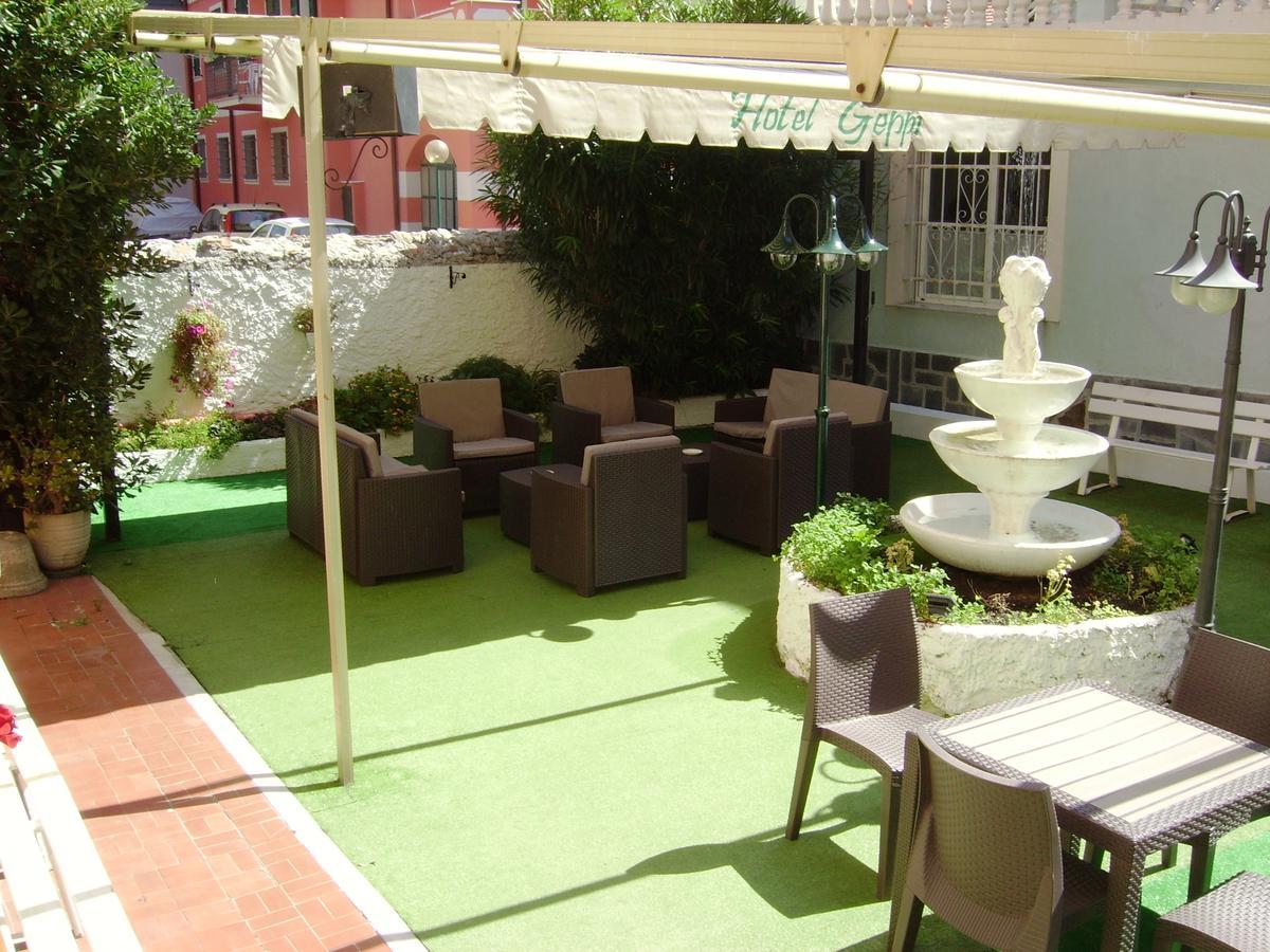 Hotel Geppi Pietra Ligure Esterno foto