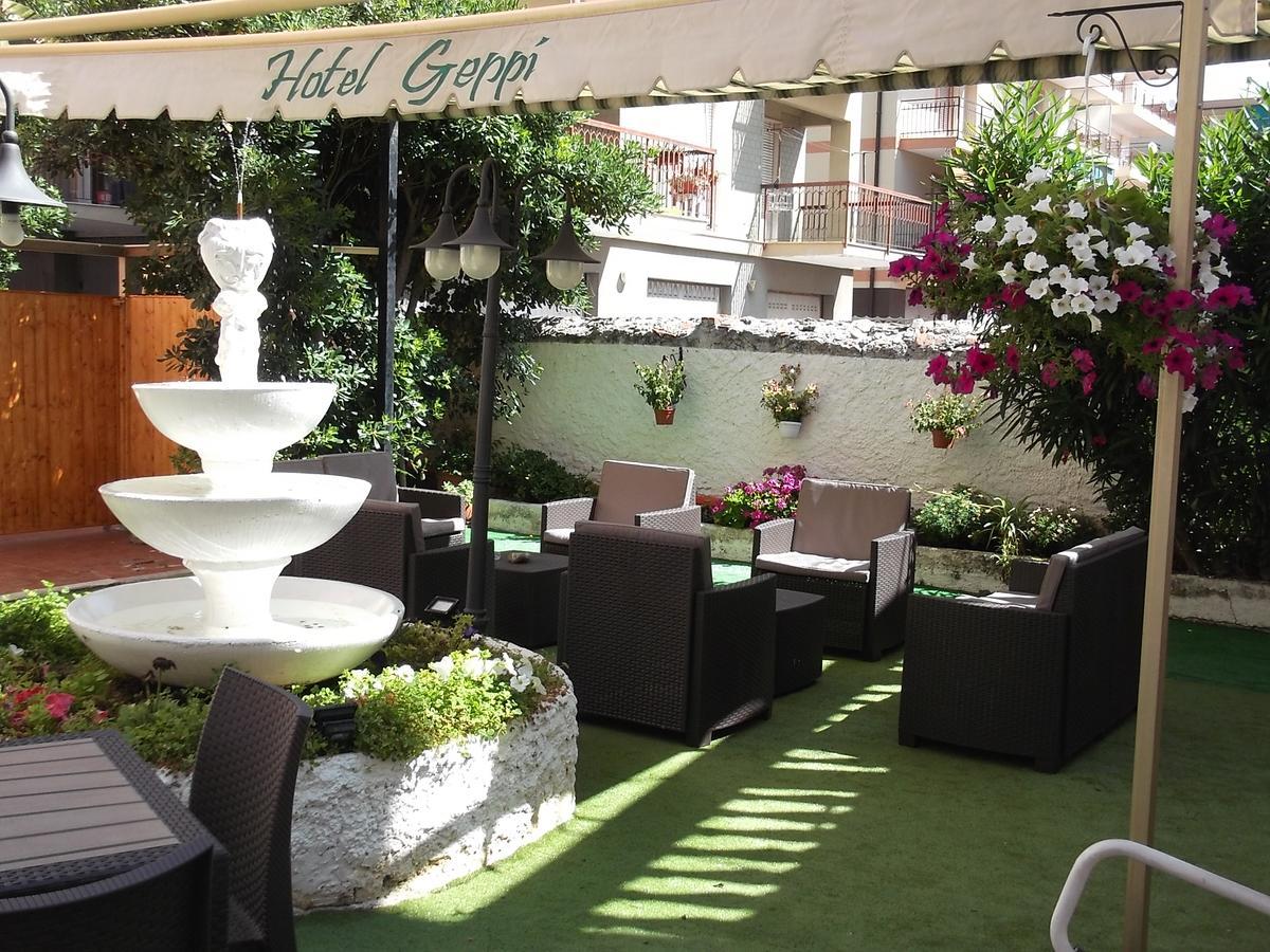 Hotel Geppi Pietra Ligure Esterno foto
