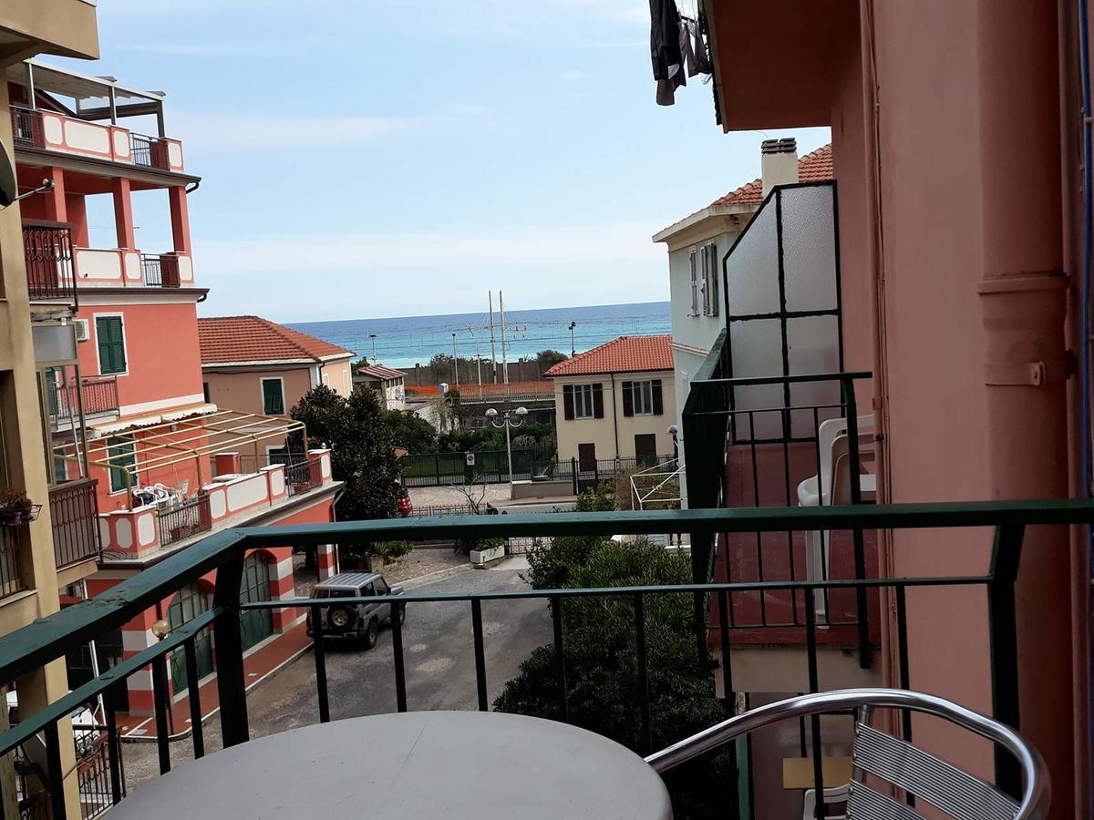 Hotel Geppi Pietra Ligure Esterno foto