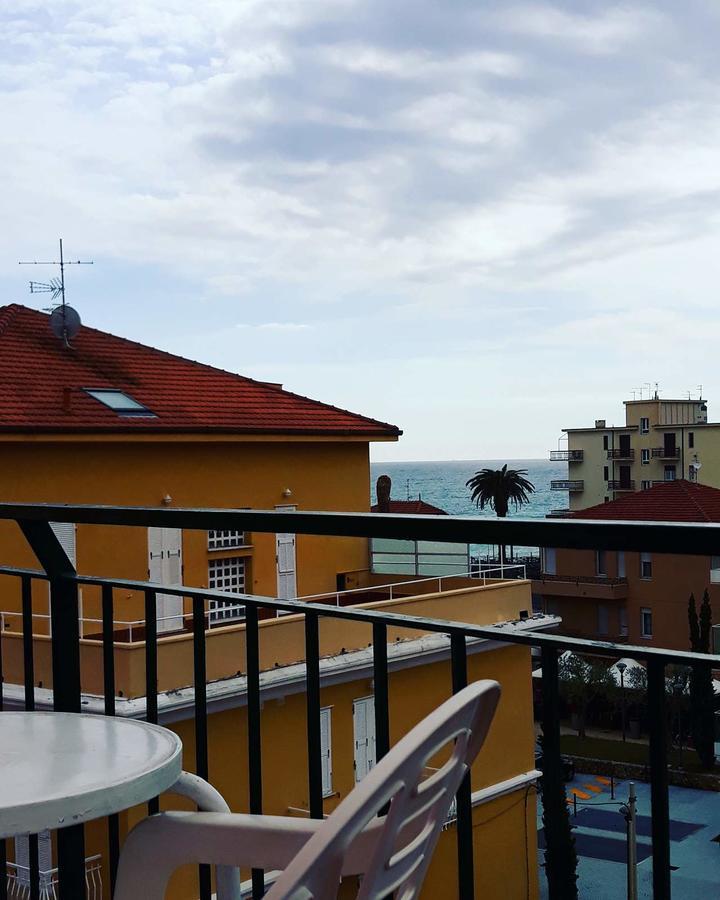 Hotel Geppi Pietra Ligure Esterno foto