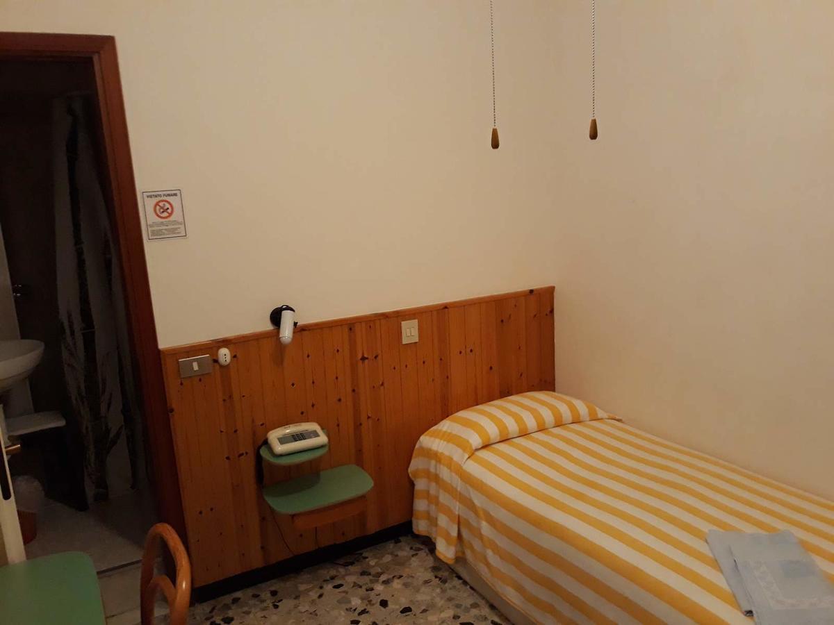 Hotel Geppi Pietra Ligure Esterno foto