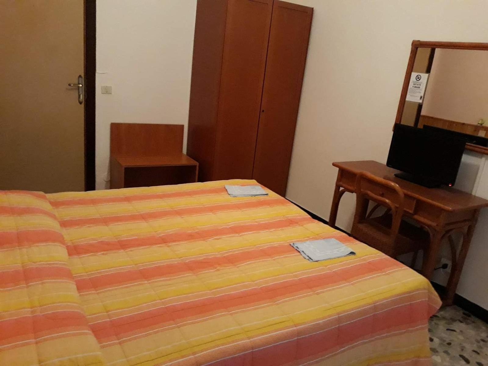 Hotel Geppi Pietra Ligure Esterno foto