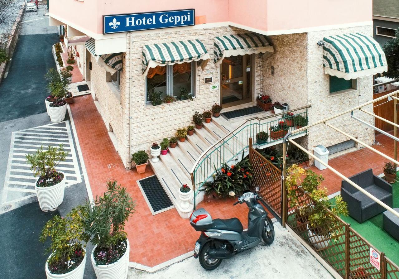 Hotel Geppi Pietra Ligure Esterno foto