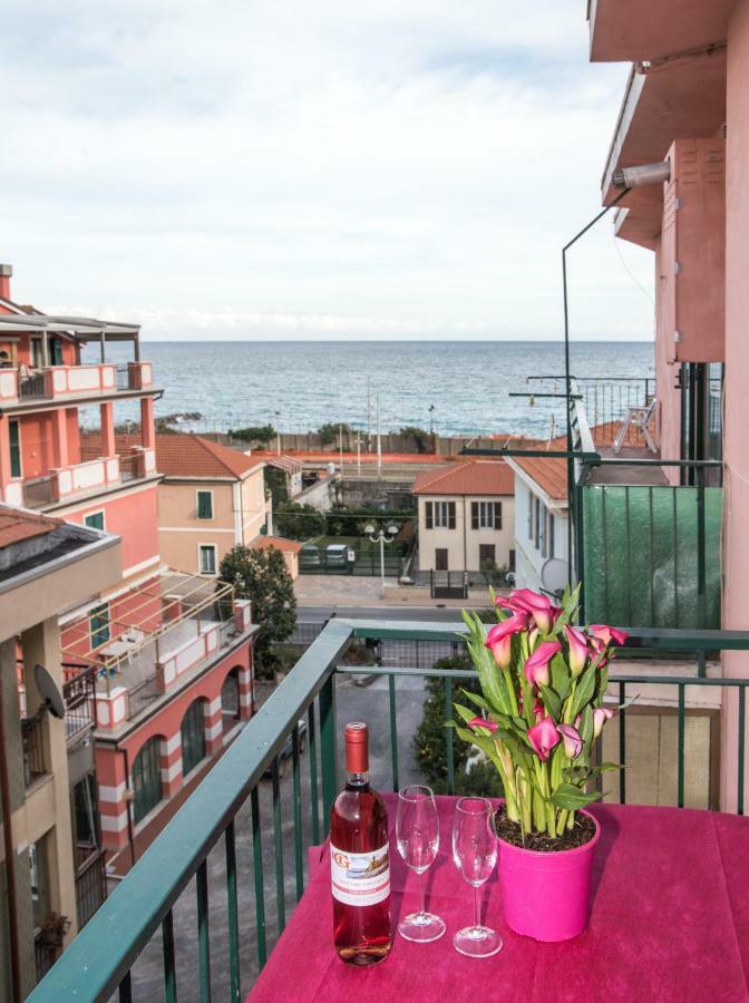 Hotel Geppi Pietra Ligure Esterno foto