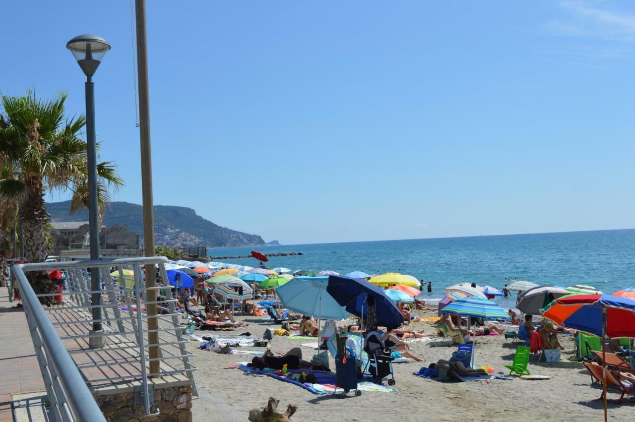 Hotel Geppi Pietra Ligure Esterno foto