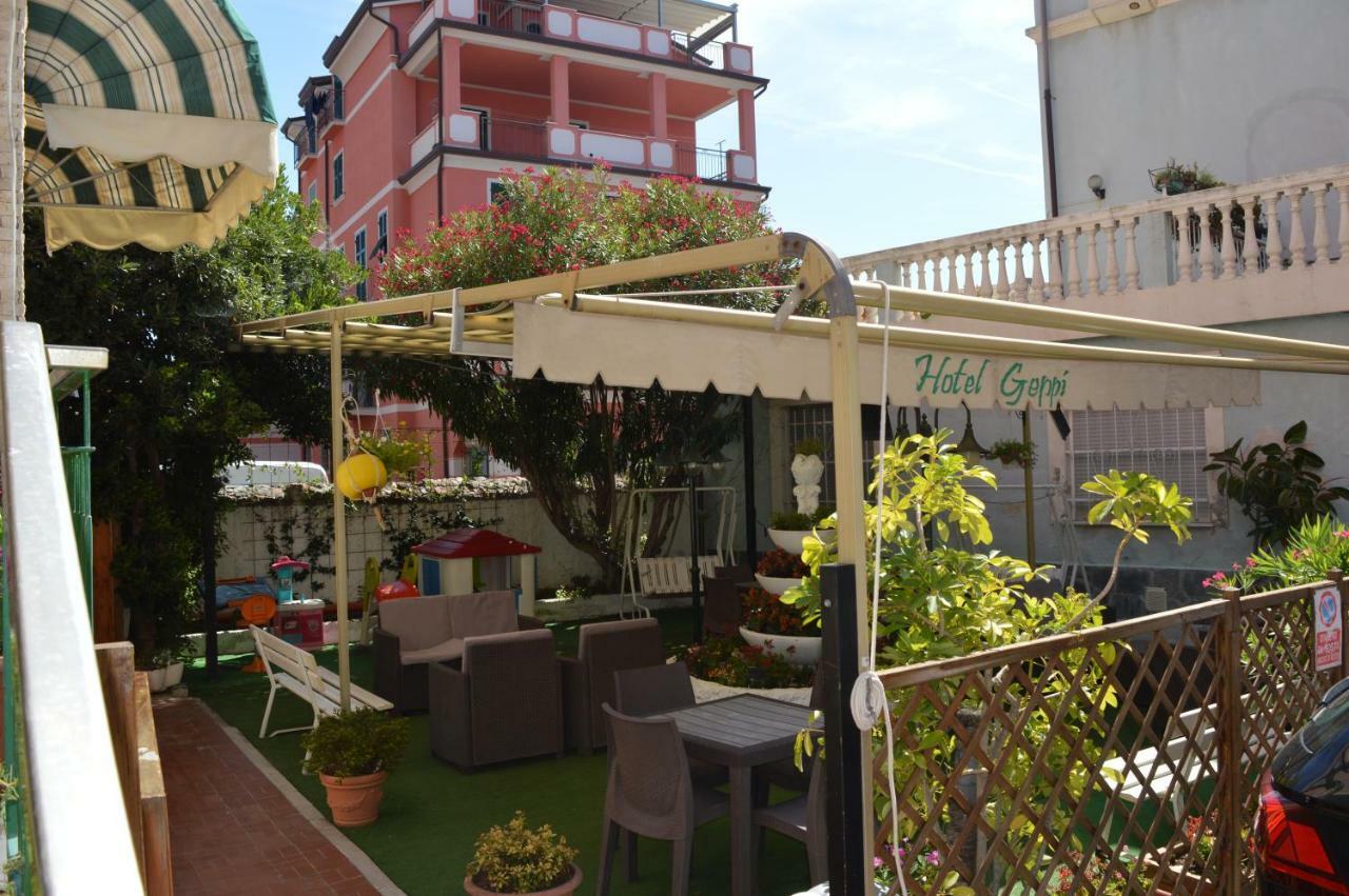 Hotel Geppi Pietra Ligure Esterno foto